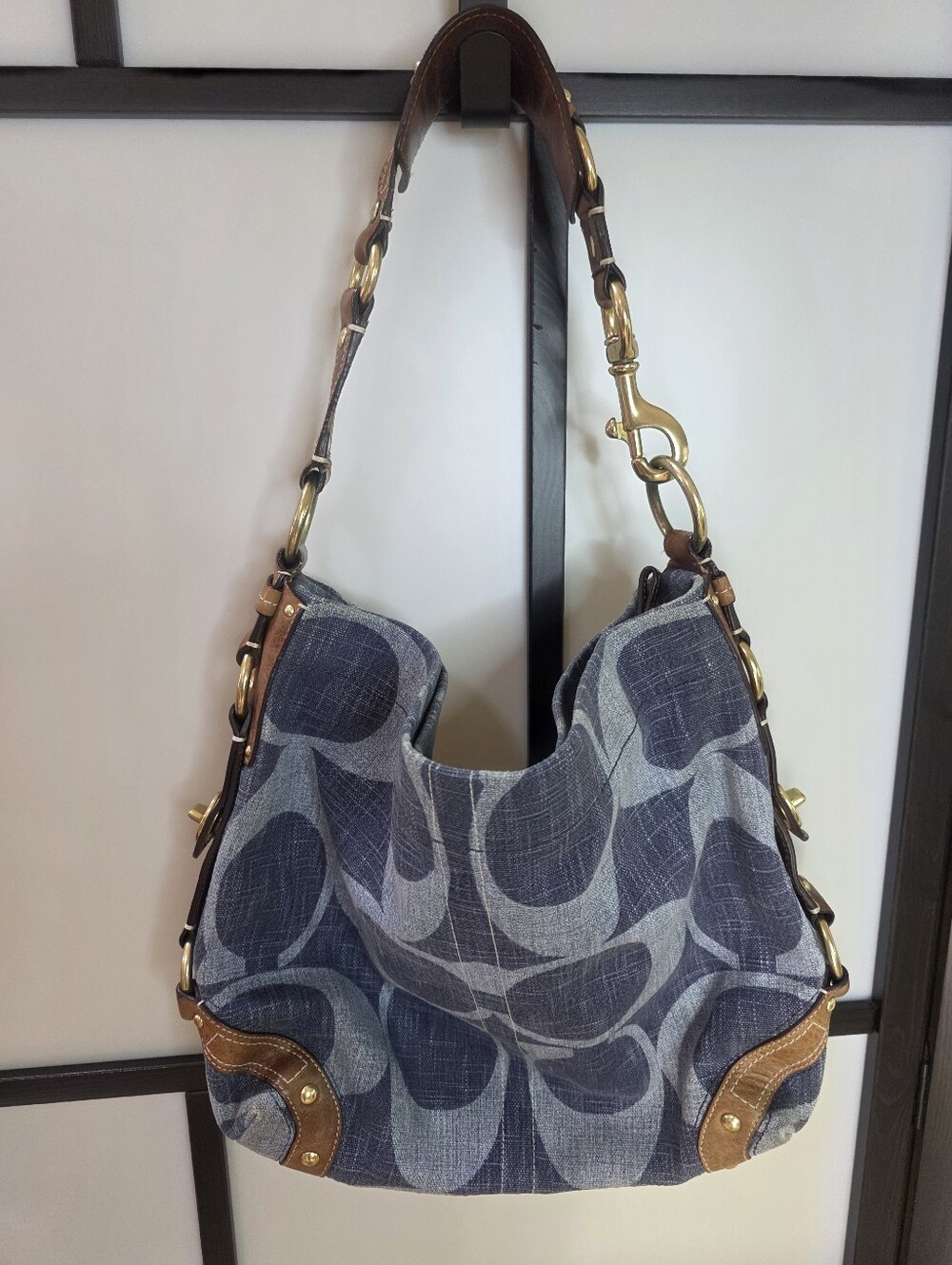 Authentic Classic Coach Denim Pattern Hobo Bag with Brown Leather Trim 15 x 13 - Picture 4 of 6